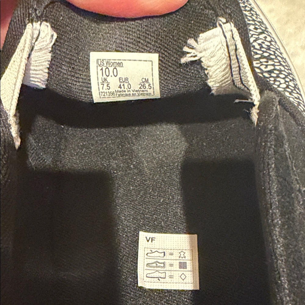 Vans Monochrome Slip-On Shoes - Picture 5 of 6